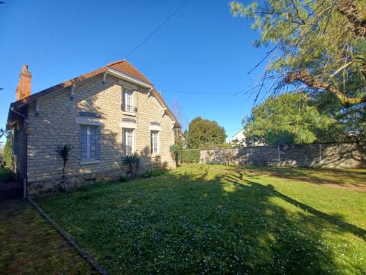 Maison à vendre 169 900 € 5 pièces 4 chambres 122 m² 1 860 m² de terrain La Charité-sur-Loire 58400