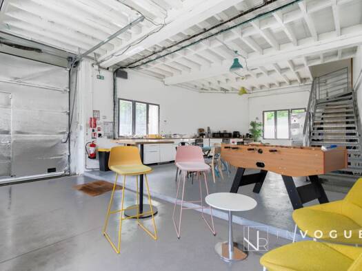 Local d'activités à vendre 483 000 € 360 m² d'espace de stockage Montfort-l'Amaury 78490