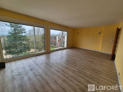 Appartement à louer 1 450 € 5 pièces 3 chambres 82 m² Étage 3/4 Les Résidences Palaiseau 91120