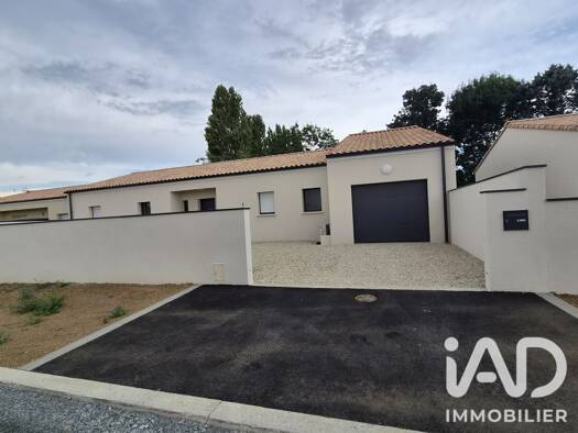 Maison de plain-pied à vendre 337 000 € 6 pièces 4 chambres 136 m² 496 m² de terrain Coulon 79510