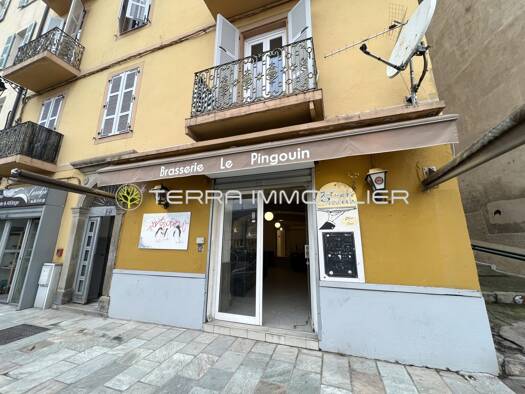 Local commercial à louer 1 670 € 62,3 m² de surface de vente Ajaccio 20000