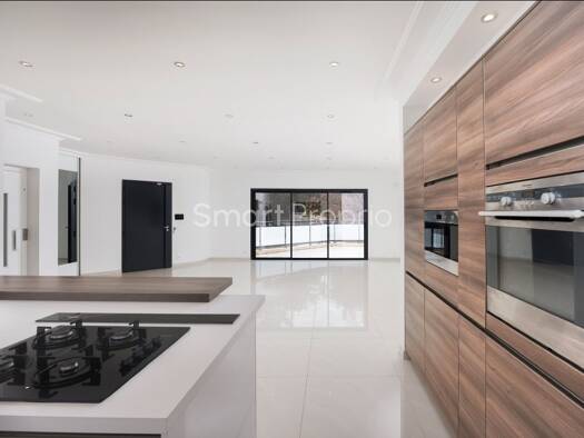 Maison à vendre 1 099 000 € 6 pièces 4 chambres 250 m² 4 000 m² de terrain Belcodène 13720
