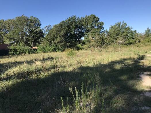 Terrain constructible viabilisé à vendre 119 000 € 1 000 m² de terrain Villecroze 83690