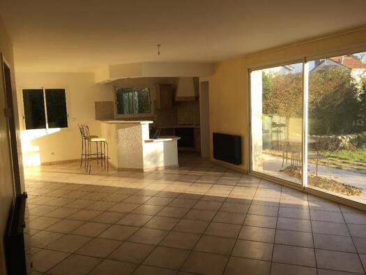 Maison de plain-pied à louer 1 035 € 4 pièces 3 chambres 100 m² La Roche-de-Glun 26600