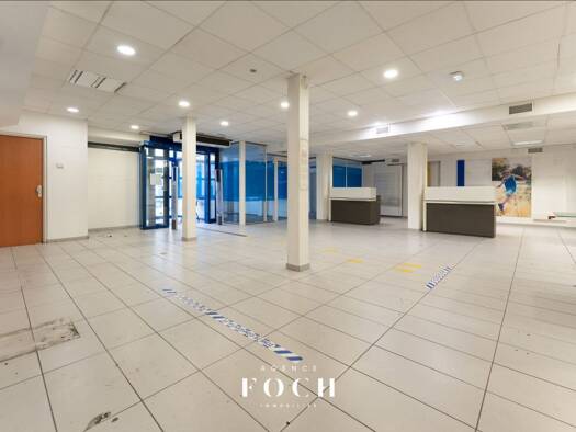 Local commercial à louer 4 333 € 255 m² de surface de vente Centre Ville-Charles III Nancy 54000
