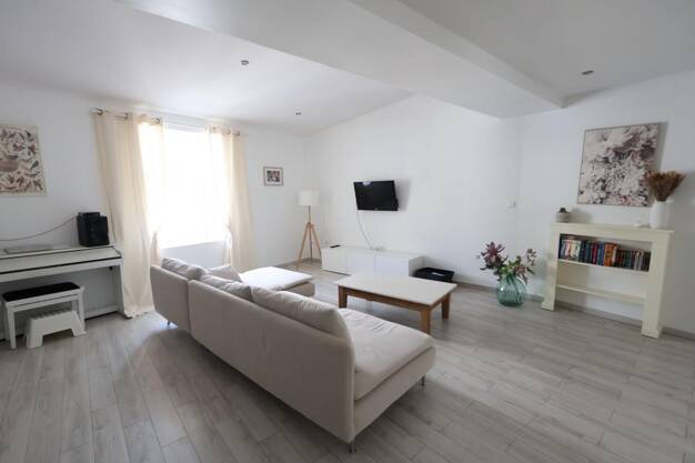 Maison de ville à louer 1 200 € 4 pièces 3 chambres 122 m² 22 m² de terrain Est Montluel 01120
