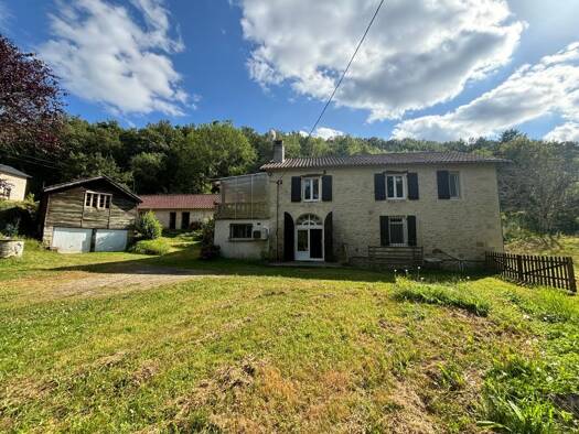 Maison à vendre 212 000 € 3 pièces 2 chambres 139 m² 10 890 m² de terrain La Bachellerie 24210