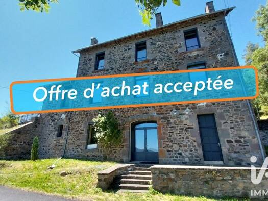 Maison à vendre 345 000 € 9 pièces 4 chambres 220 m² 475 m² de terrain Besse-et-Saint-Anastaise 63610