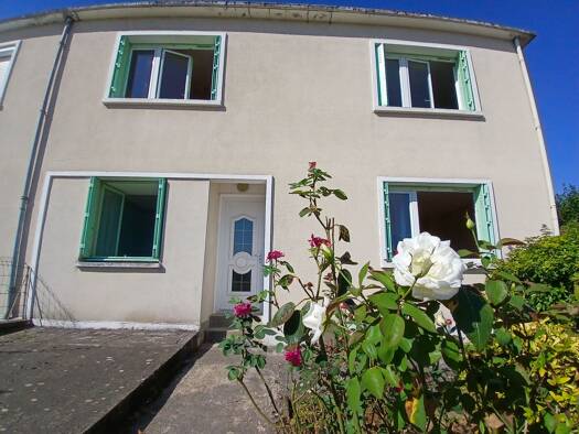 Maison à vendre 83 900 € 5 pièces 4 chambres 92 m² 520 m² de terrain Terres-de-Haute-Charente 16270