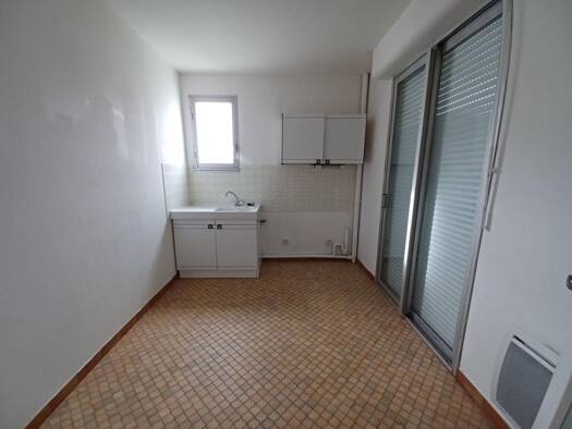 Appartement à louer 286 € 2 pièces 1 chambre 48,3 m² RDC Saint-Benoît-du-Sault 36170