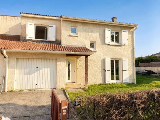 Maison à louer 1 240 € 5 pièces 4 chambres 110 m² 600 m² de terrain Plateau Le Teil 07400