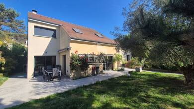 Maison à vendre 715 000 € 6 pièces 3 chambres 200 m² 1 100 m² de terrain Leclerc-Centre Ouest Brie Comte Robert 77170