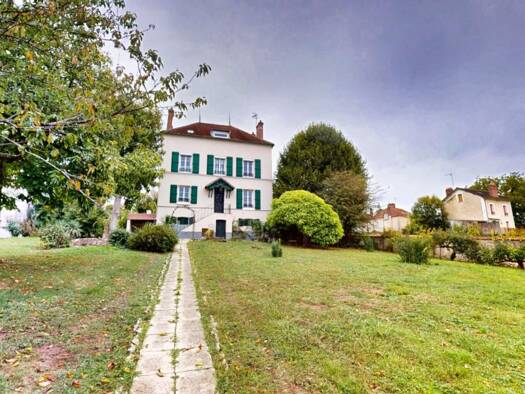 Maison à vendre 467 900 € 7 pièces 4 chambres 229 m² 5 017 m² de terrain Jouy-sur-Morin 77320