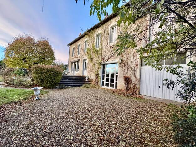 Villa à vendre 460 000 € 9 pièces 5 chambres 201,3 m² 1 098 m² de terrain Nord Moulins 03000