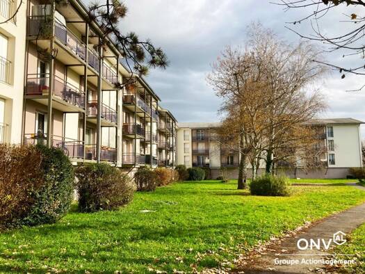 Appartement à vendre 78 100 € 3 pièces 2 chambres 65 m² 3ème étage Saint-Étienne-de-Saint-Geoirs 38590