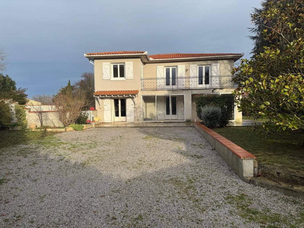 Maison à vendre, 197m², VILLENEUVE LA COMPTAL