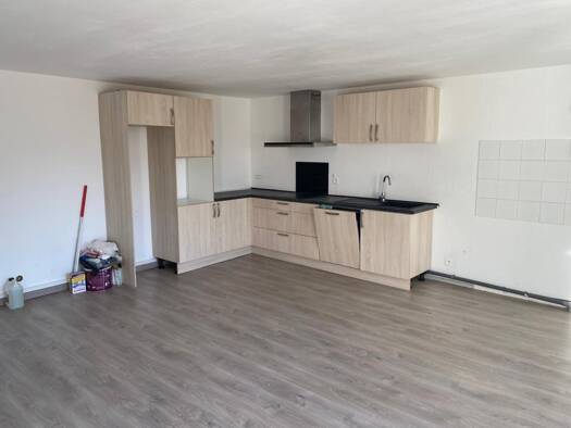 Appartement à vendre 59 000 € 4 pièces 2 chambres 96 m² Étage 1/2 Centre Neufchâteau 88300