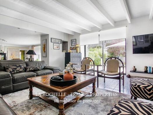 Maison à vendre 378 000 € 5 pièces 4 chambres 190 m² 3 650 m² de terrain Saint-Pierre-le-Vieux 85420