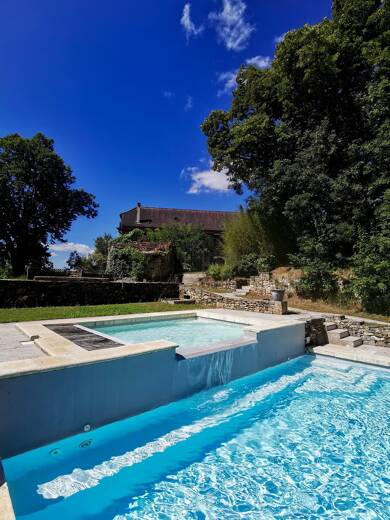 Maison de ville à vendre 1 180 000 € 17 pièces 7 chambres 500 m² 4 500 m² de terrain Figeac 46100