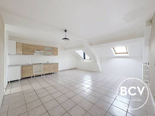 Appartement à louer 700 € 3 pièces 2 chambres 57 m² Étage 3/3 Haute Ville-Basse Ville Chartres 28000