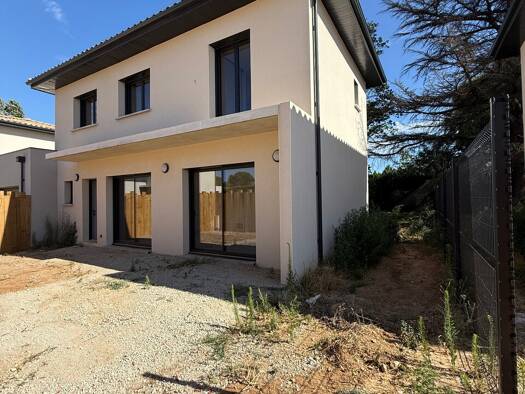 Villa à louer 1 310 € 5 pièces 4 chambres 116 m² 260 m² de terrain Montélimar 26200