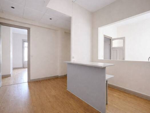 Local d'activités à louer 1 950 € 135 m² d'espace de stockage Centre Lille 59000