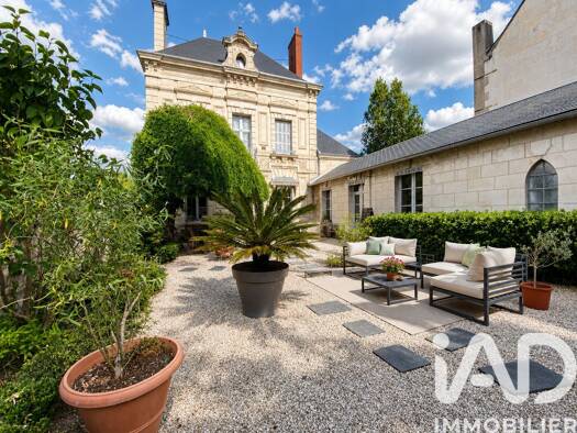 Maison de ville à vendre 877 000 € 10 pièces 5 chambres 240 m² 1 122 m² de terrain Loches 37600
