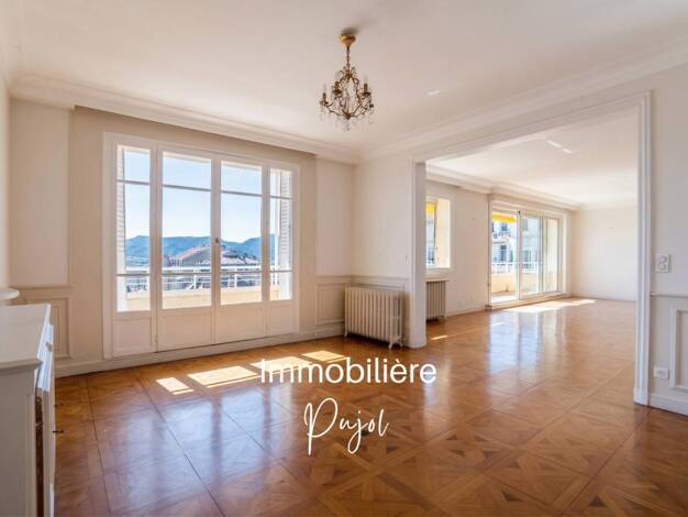 Appartement à louer 3 010 € 5 pièces 4 chambres 200 m² 8ème étage Périer Marseille 8ème arrondissement 13008