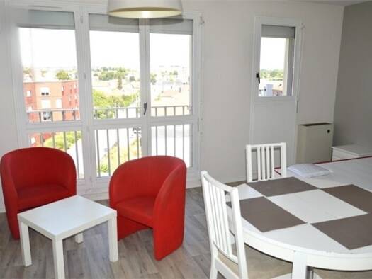 Studio à louer 450 € 1 pièce 26 m² 3ème étage Centre Ouest Saint-Julien-les-Villas 10800