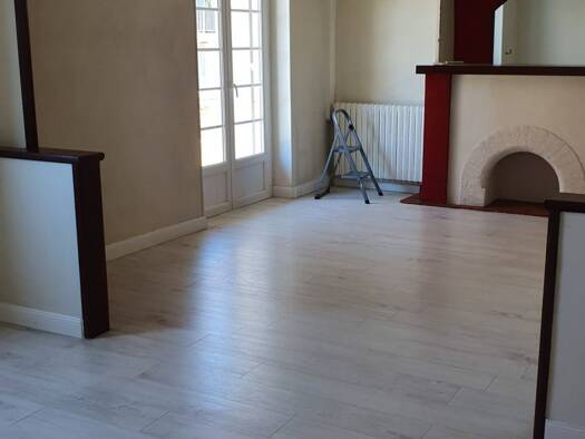 Appartement à louer 910 € 4 pièces 2 chambres 84,3 m² Étage 5/3 Ajaccio 20000