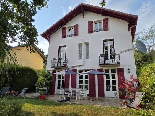 Maison à vendre 465 000 € 10 pièces 8 chambres 241,23 m² 1 460 m² de terrain Salies-de-Béarn 64270