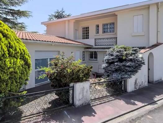 Studio à vendre 1 048 950 € 2 pièces 1 chambre 480 m² Salles 33770