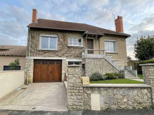 Maison à vendre 274 300 € 8 pièces 4 chambres 176,03 m² 547 m² de terrain Ermitage Saint-Benoît 86280