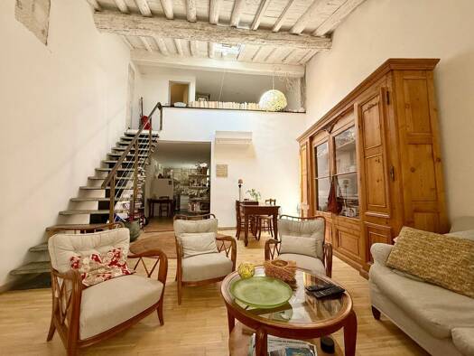 Appartement à vendre 250 000 € 3 pièces 2 chambres 70 m² Étage 1/1 Arles 13200