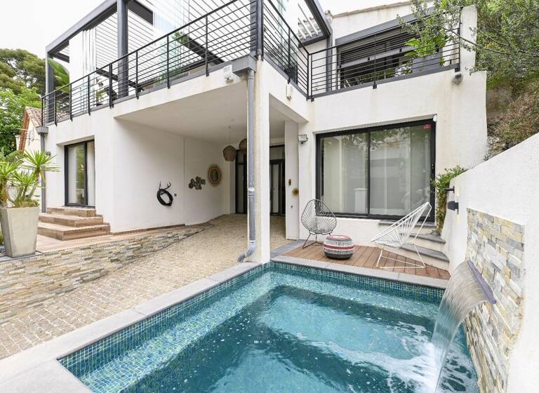 Maison à vendre 1 070 000 € 7 pièces 5<br/>chambres 190 m²<br/>superficie 550 m²<br/>terrain Est Reganat Destral Carry-le-Rouet 13620