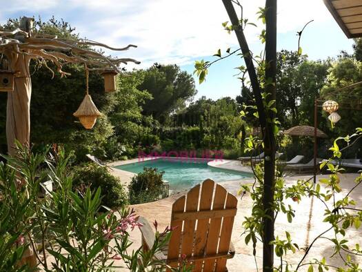 Maison à vendre - Première occupation 1 260 000 € 8 pièces 4 chambres 200 m² 2 000 m² de terrain Bédoin 84410