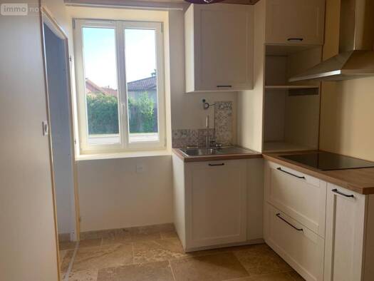 Appartement à louer 790 € 4 pièces 2 chambres 65 m² RDC Mézériat 01660