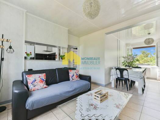 Appartement à vendre 162 000 € 4 pièces 2 chambres 64 m² Étage 2/3 Le Perray Sainte-Geneviève-des-Bois 91700