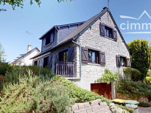 Maison à vendre 309 000 € 5 pièces 3 chambres 125 m² 638 m² de terrain Activités Orléans 45100
