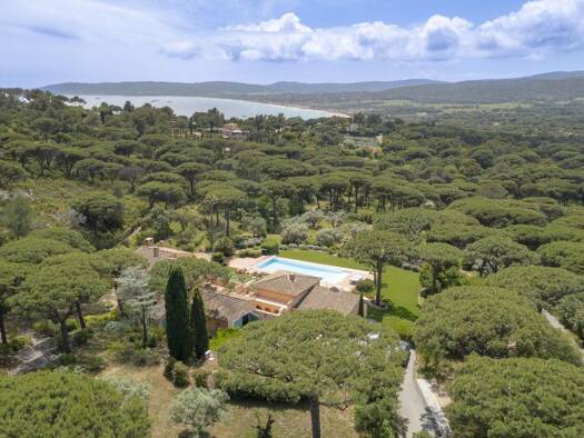 Maison en viager Bouquet 5 000 000 € 10 pièces 5 chambres 320 m² 18 384 m² de terrain Saint-Tropez 83990