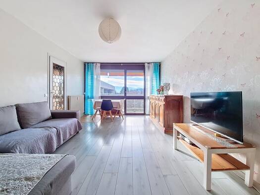 Appartement à vendre 150 000 € 4 pièces 3 chambres 80 m² Étage 4/4 Chambéry 73000