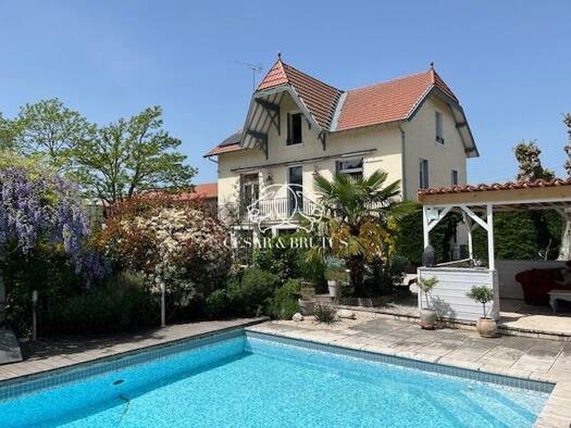 Maison à vendre 395 000 € 7 pièces 4 chambres 280 m² 1 643 m² de terrain Balbigny 42510