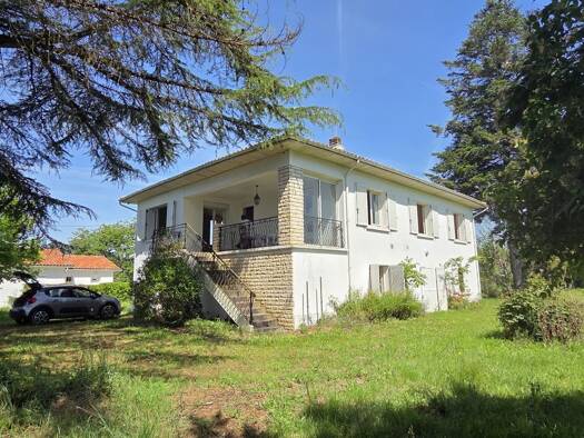 Maison à vendre 199 500 € 7 pièces 4 chambres 139 m² 2 800 m² de terrain Saint-Seurin-sur-l'Isle 33660