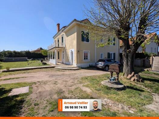 Maison à vendre 319 000 € 10 pièces 5 chambres 277 m² 900 m² de terrain Clermont-Est Roanne 42300