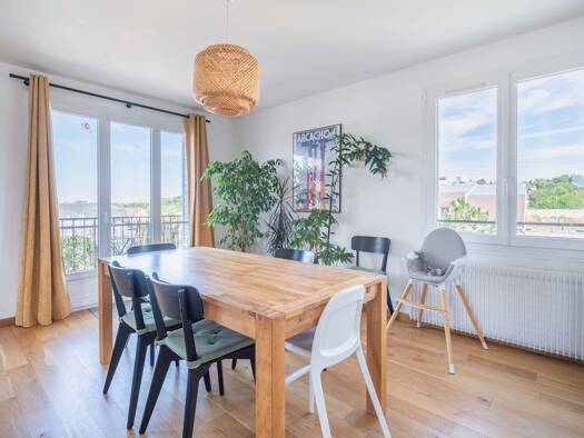 Appartement à vendre 310 000 € 4 pièces 2 chambres 76 m² Étage 4/4 Tassigny-Leclerc Centre Lagny-sur-Marne 77400