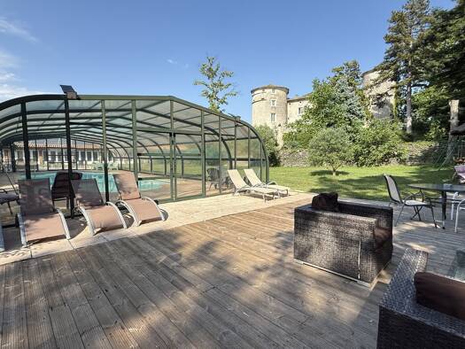 Château à vendre 3 900 000 € 50 pièces 20 chambres 1 500 m² 10 000 m² de terrain Centre Villle Privas 07000