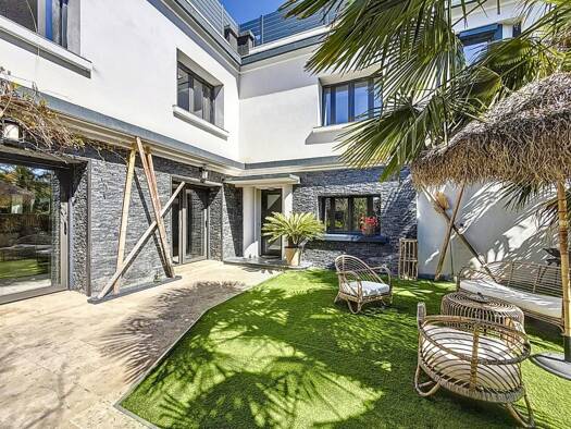 Maison de ville à vendre 495 000 € 5 pièces 3 chambres 128 m² 243 m² de terrain Les Grolières-La Grappinière Vaulx-en-Velin 69120