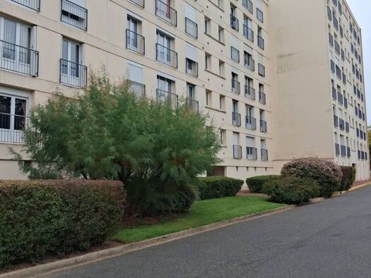Appartement à vendre 124 000 € 4 pièces 1 chambre 68 m² 6 étages Centre Ancien Lucé 28110