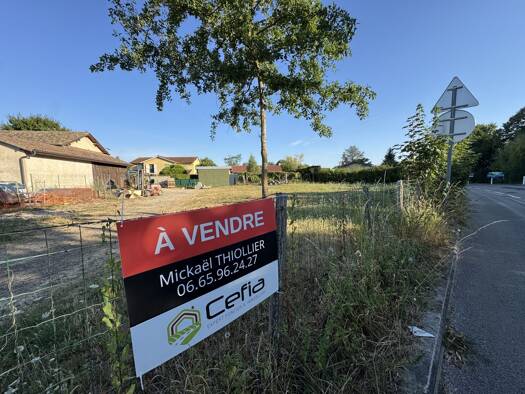 Terrain à vendre 180 000 € 826 m² de terrain Châtillon-sur-Chalaronne 01400