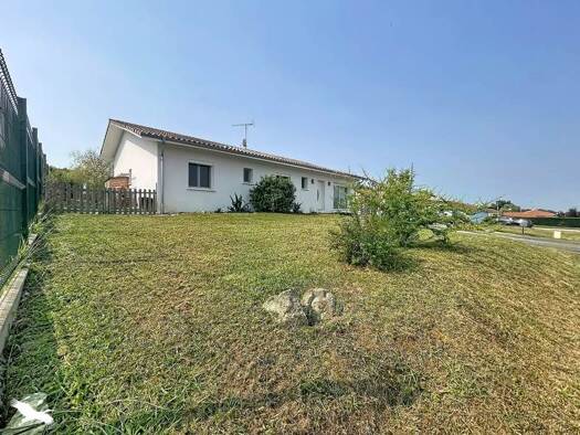 Maison de plain-pied à vendre 219 500 € 5 pièces 4 chambres 127 m² 1 350 m² de terrain Gaujacq 40330